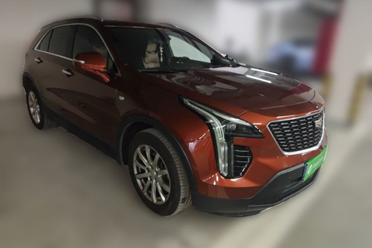 Used Cadillac XT4 2018 28T Two-Wheel Drive Tech Version Front Right 45 Deg