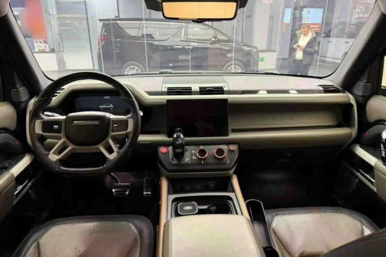 Used Land Rover Defender 2022 110 P400 X-DYNAMIC HSE Interior 1