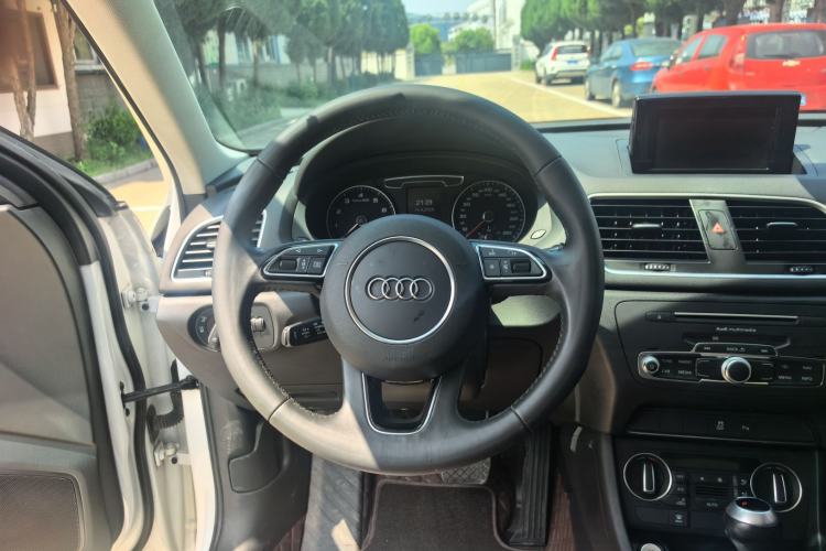 Used Audi Q3 2018 30th Anniversary Edition 30 TFSI Fashion Model Steering Wheel