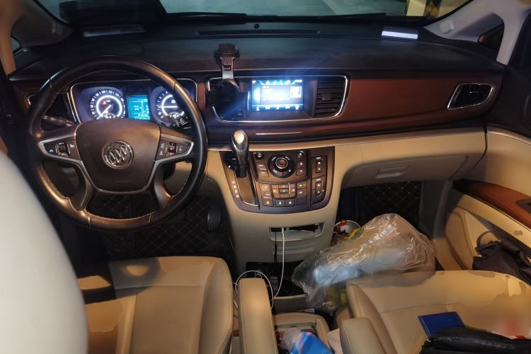 Used Buick GL8 2018 28T Luxury Model China VI Standard Center Console