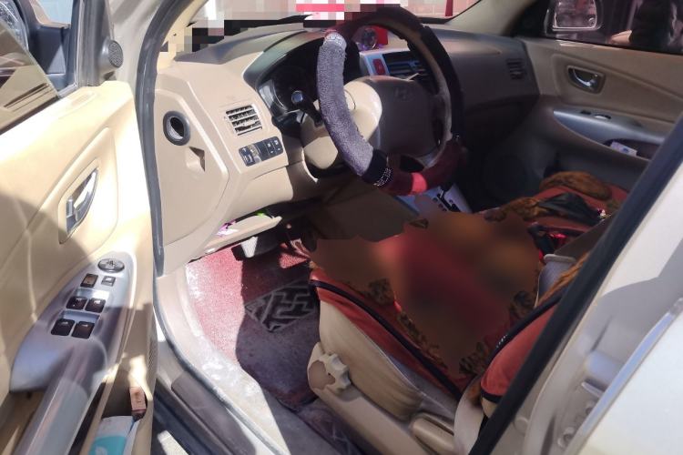 Used Hyundai Tucson 2009 2.0L Automatic Two-Wheel Drive with Sunroof Driver Seat