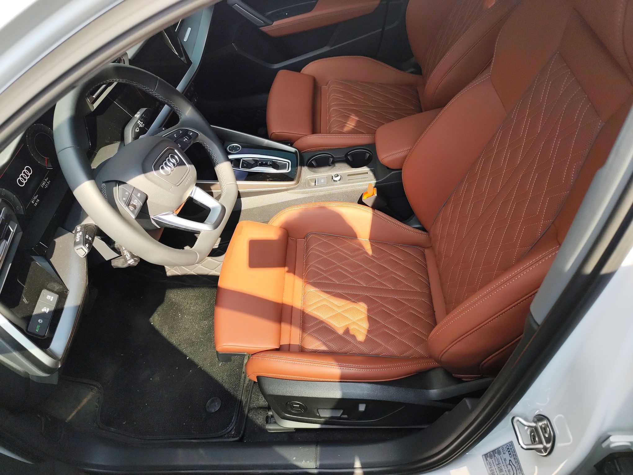 Переднее сиденье в автомобиле