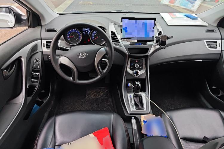 Used Hyundai Elantra (5th Generation / Langdong) 2016 1.6L Automatic Smart Version Center Console