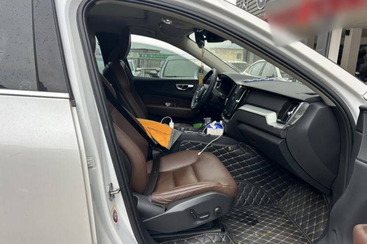 Used Volvo XC60 2019 T5 4x4 Smart Edition China VI Standard