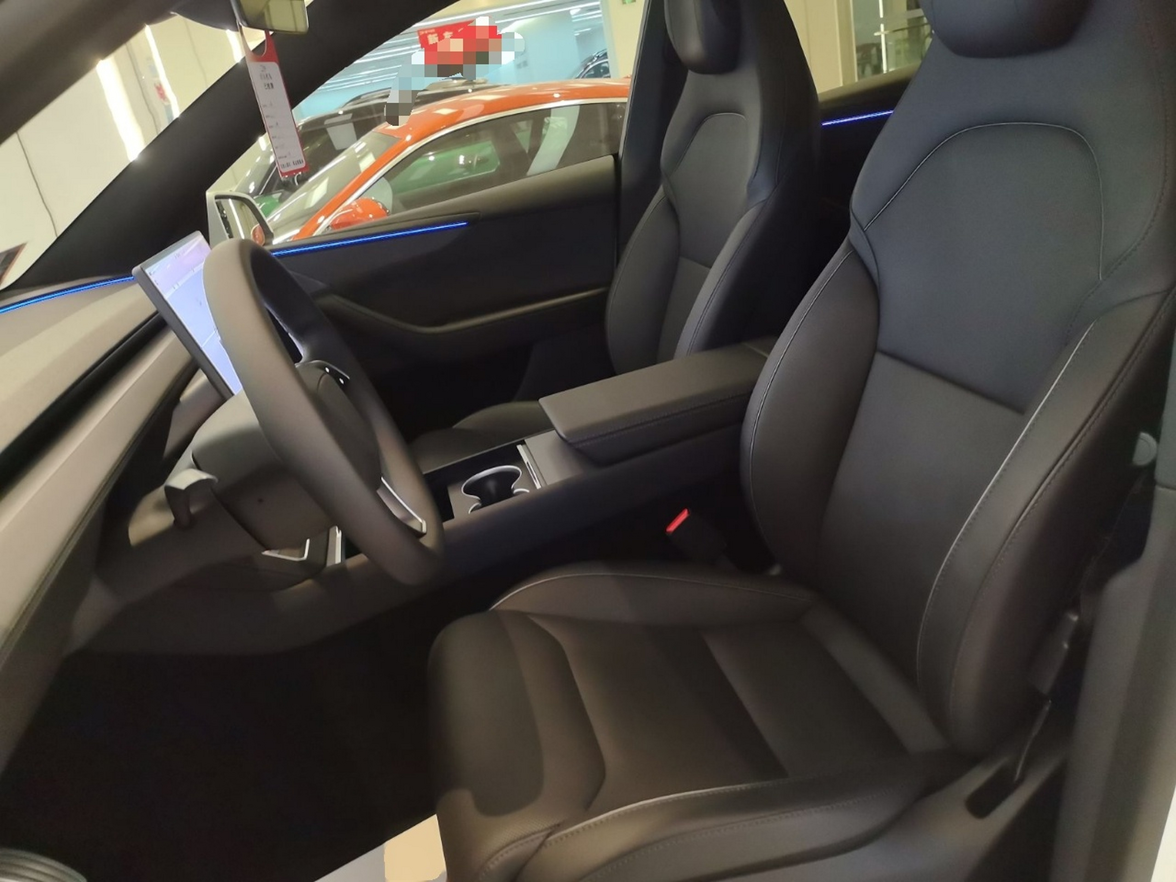 Переднее сиденье в автомобиле