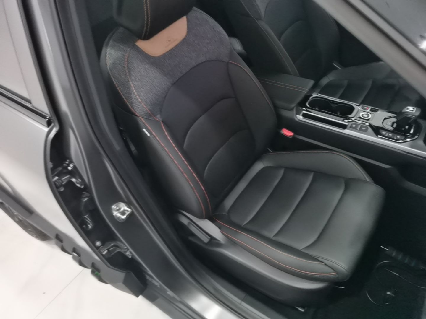 Geely Auto Cowboy 2025 1.5TD Trendy Play Edition — снимка 19