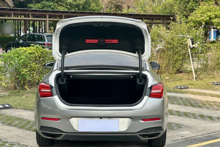 Used Hongqi H5 2020 1.5T DCT Flagship Edition Trunk