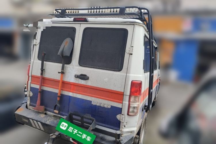 Used Iveco Daily 2017 2.5T A35 Low-Roof 5-7 Seater Passenger Van 47Z5
