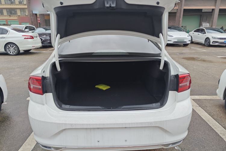 Used Volkswagen Lamando 2019 280TSI DSG Comfort Edition China VI standard Trunk