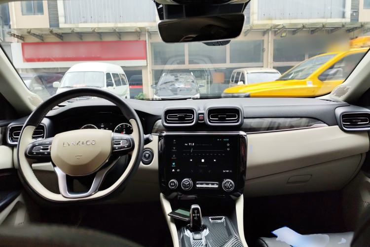 Used Lynk & Co 02 2019 1.5T DCT Two-Wheel Drive Shine Pro Edition China VI Standard Center Console