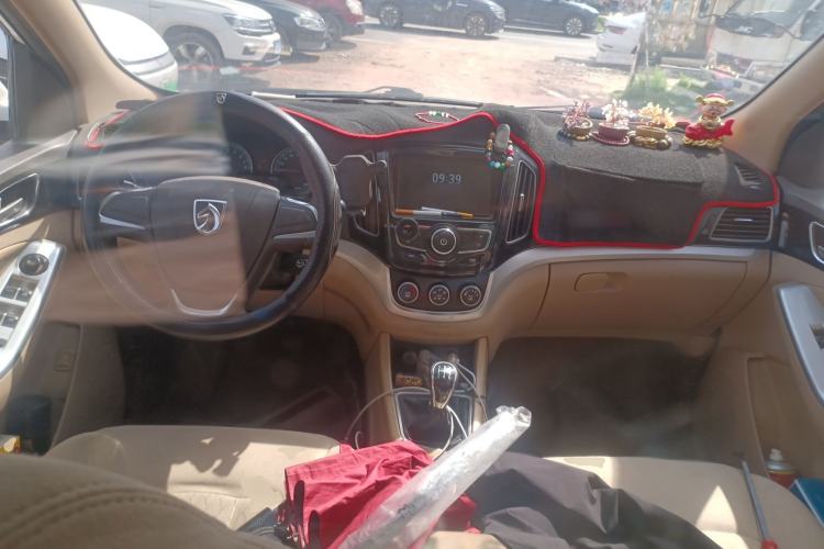 Used Baojun 730 2014 1.5L manual standard trim 7 seats