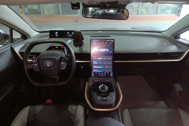 Used Toyota bZ3 2023 517 km Elite PRO Center Console