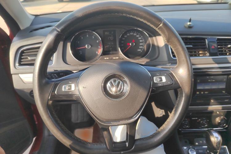 Used Volkswagen Lavida 2015 1.6L Automatic Luxury Edition
