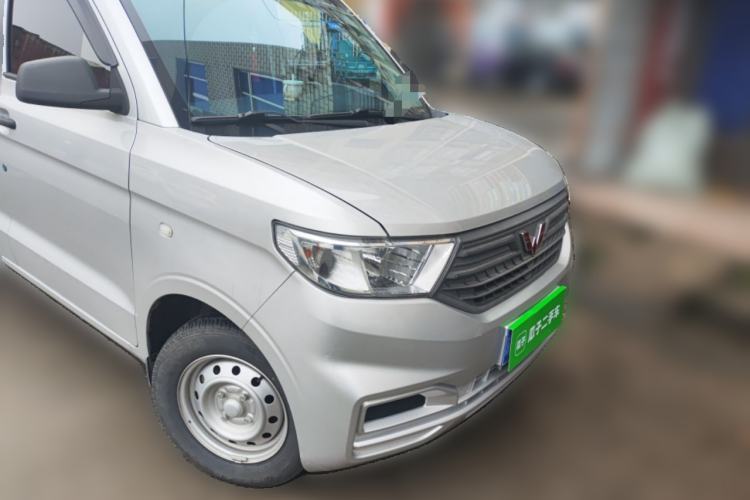 Used Wuling Hongguang V 2022 1.5L Jingqu Edition Electric-Assist LAR Front Right 45 Deg