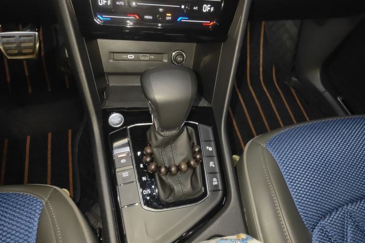 Used Volkswagen Tiguan L 2023 Restyled 330TSI Automatic Two-Wheel Drive R-Line Flagship Edition Gear Lever
