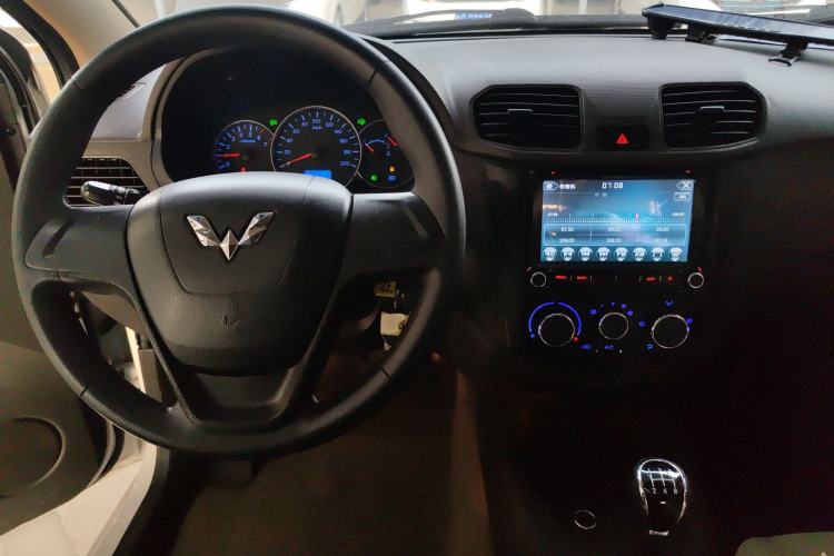 Used Wuling Hongguang 2014 1.5L S Standard Version
