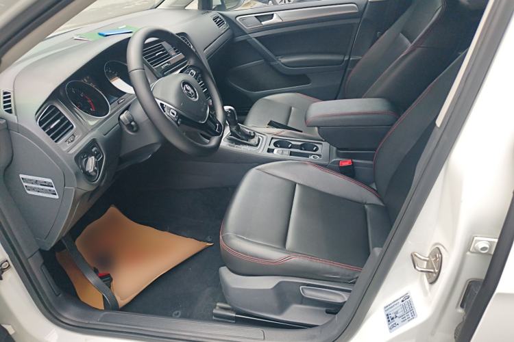 Used Volkswagen Golf 2016 1.6L Automatic Fashion Model Left Front Seat