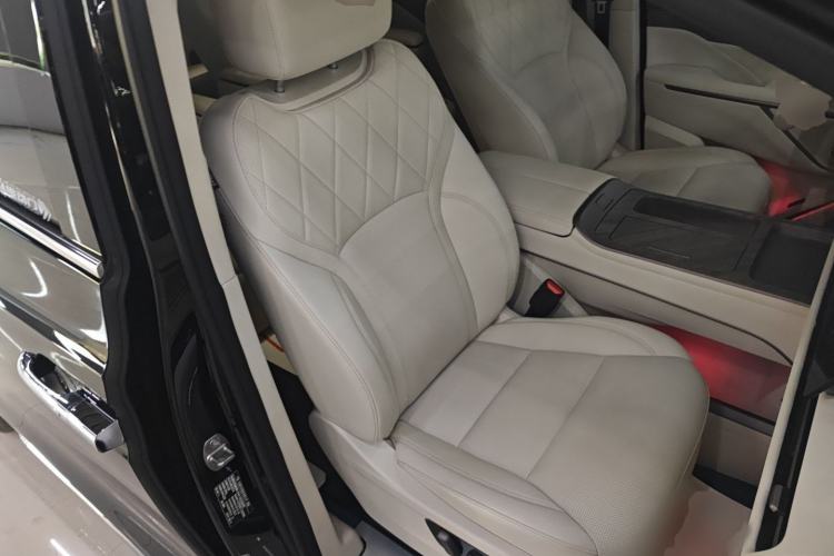 Used Wey Gaoshan 2025 Four-Wheel Drive Alpine 8 Right Front Seat