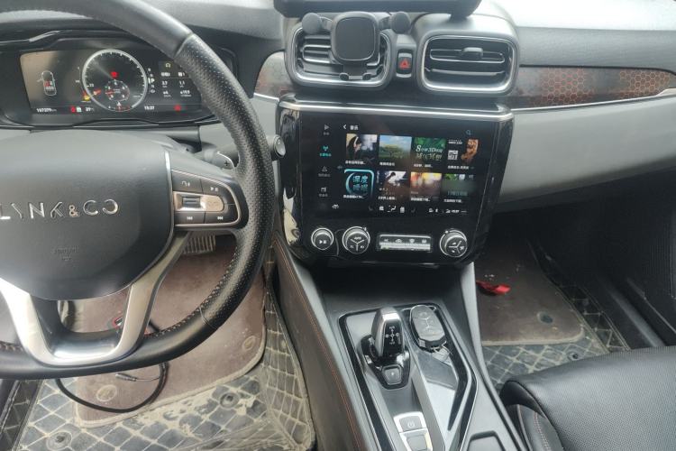 Used Lynk & Co 02 2020 1.5T DCT Two-Wheel Drive Pro Edition Center Console