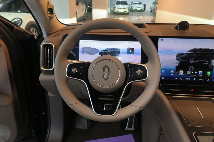 Used Hima AITO M9 2025 Extended-Range Ultra Version 52 kWh 6-Seater Steering Wheel