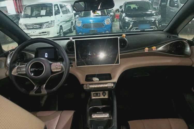 Used BYD Dolphin 2023 420 km Fashion Edition Center Console