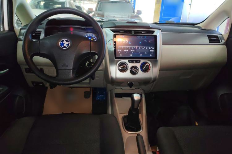 Used Venucia R50 2015 1.6L Manual Fashion Edition Center Console