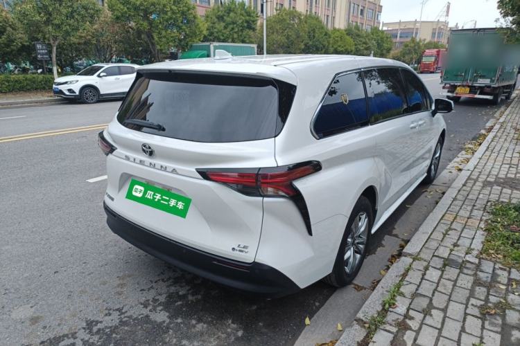 Used Toyota SIENNA 2024 2.5L Hybrid Comfort Edition Rear Right 45 Deg