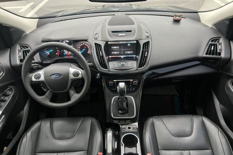 Used Ford Kuga 2015 2.0L GTDi Four-Wheel-Drive Sport Model Interior 8