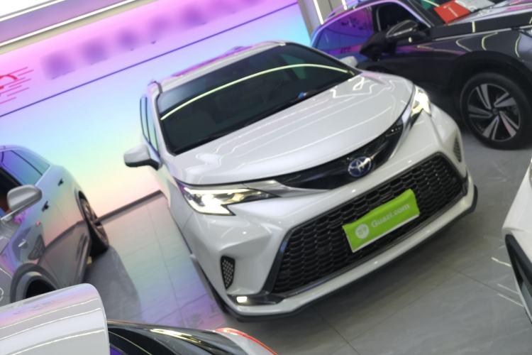 Used Toyota Granvia 2022 2.5L Hybrid Premium Edition
