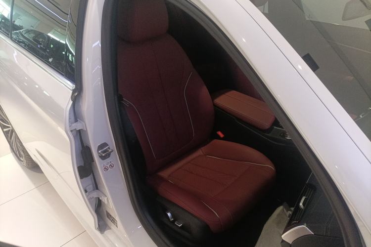 Used BMW 5 Series 2023 530Li Leading Model M Sport Package Right Front Seat