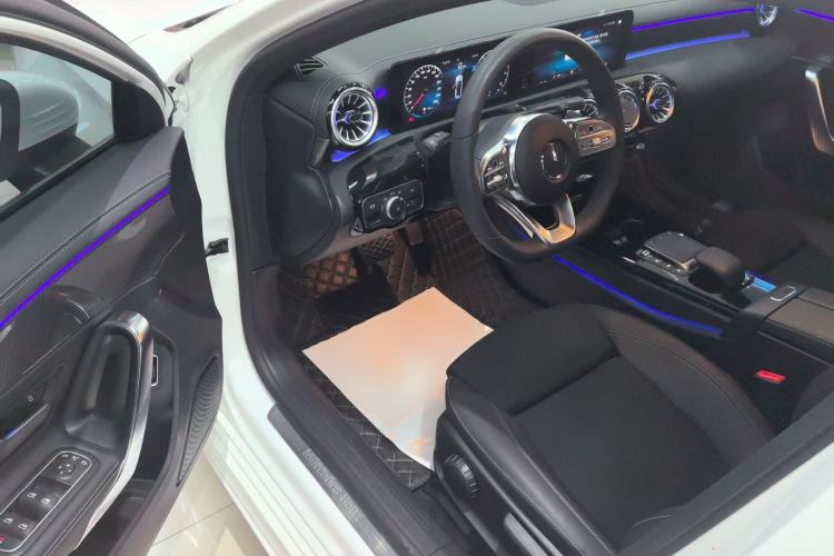 Used Mercedes-Benz A-Class 2022 Second Facelift A 200 L Sport Sedan Fashion Version

