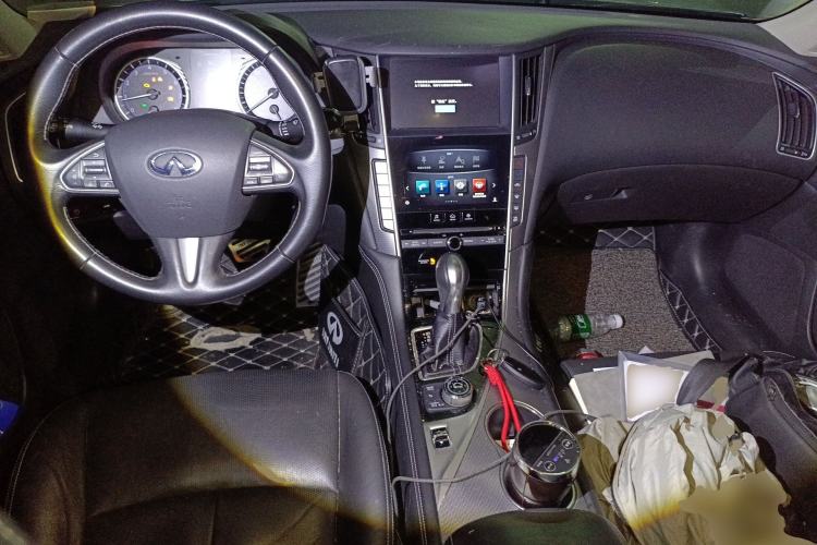 Used Infiniti Q50L 2016 2.0T Enjoyment Edition Center Console