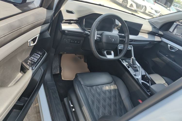 Used Wuling Asta 2022 2.0L DHT Electric-Speed Version
