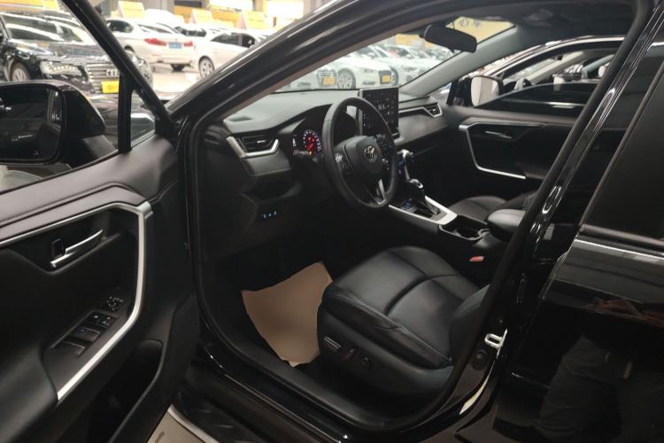 Used Toyota Wildlander 2022 2.0L CVT Two-Wheel Drive Luxury PLUS Edition
