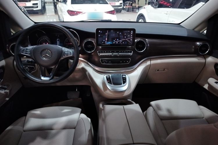 Used Mercedes-Benz V-Class 2022 V 260 Avantgarde Edition
