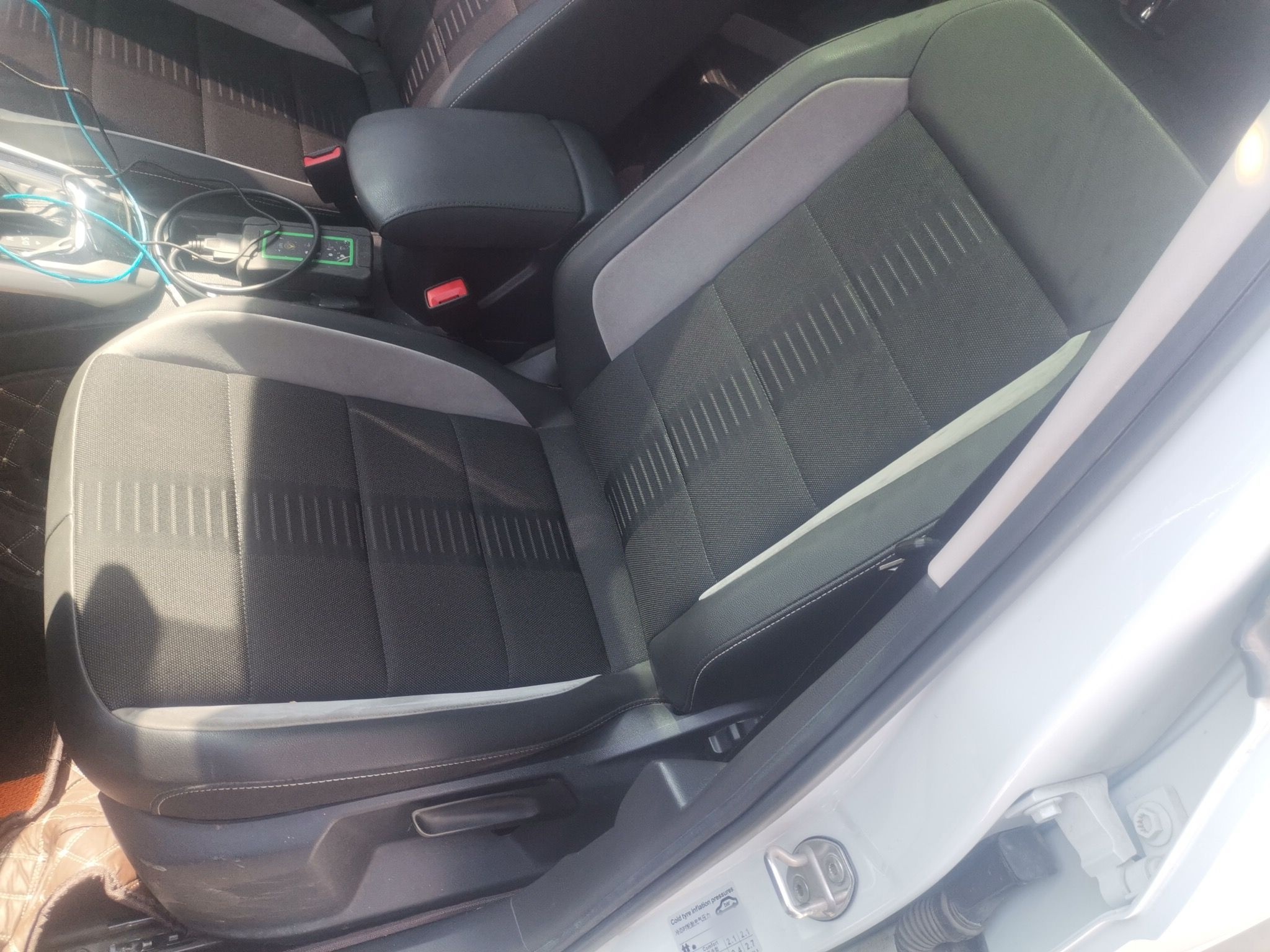 Переднее сиденье в автомобиле