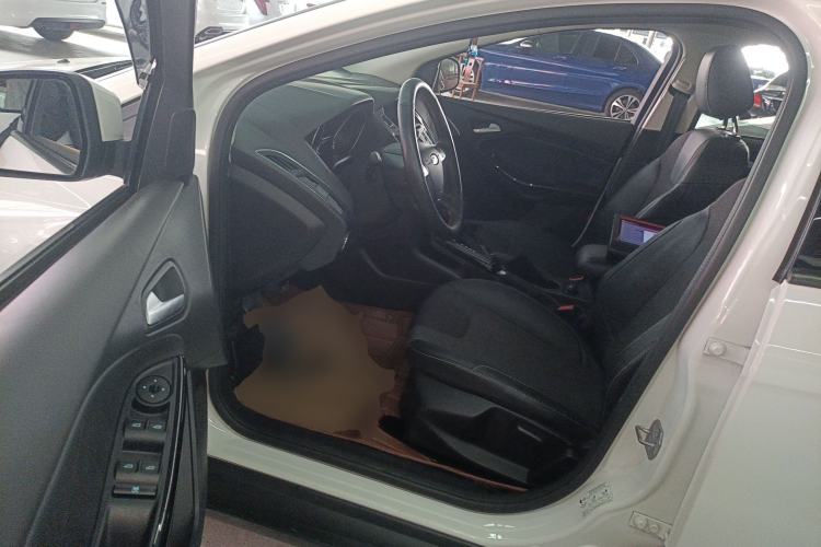 Used Ford Focus 2012 Hatchback 1.6L Automatic Fashion Edition
