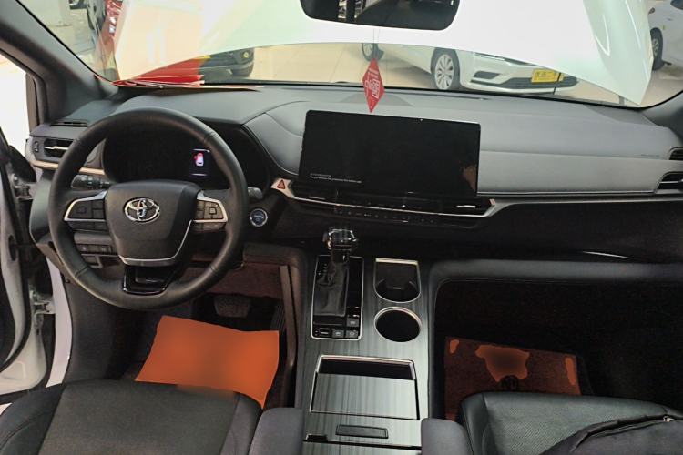 Used Toyota SIENNA 2023 2.5L Hybrid Deluxe Edition Center Console