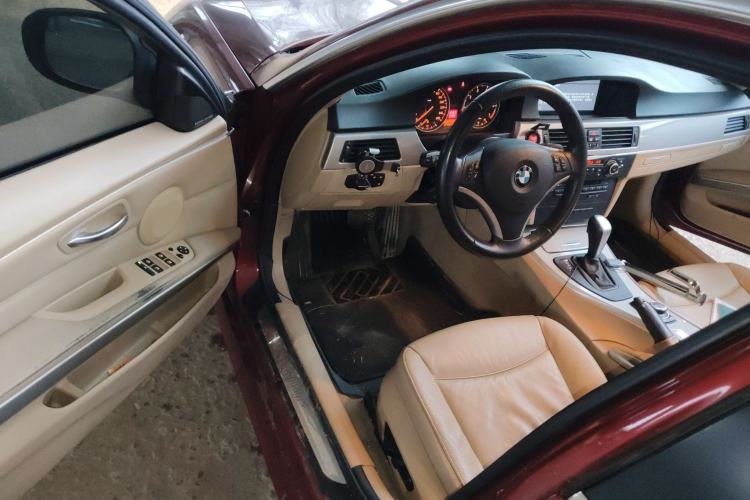 Used BMW 3 Series 2010 320i Luxury Model Driver Seat