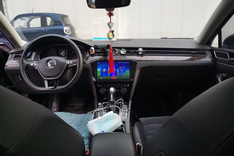 Used Volkswagen Magotan 2017 380TSI DSG Luxury Model Center Console