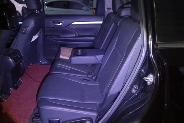 Used Toyota Highlander 2018 2.0T Four-Wheel Drive Prestige Version 7 Seats China V Emission Standard Left Rear Seat