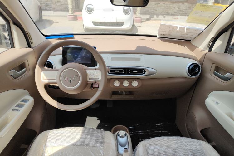 Used Wuling Hongguang MINIEV 2025 Four-Door Version Advanced Edition Center Console