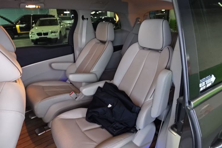 Used Buick GL8 2021 Land Cruiser Executive Class 652T Luxury Model