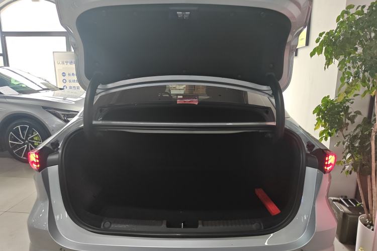 Used Geely Galaxy L6 2025 EM-i 140km Starship Edition Trunk