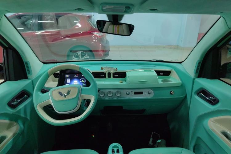 Used Wuling Hongguang MINIEV 2021 Macaron Sandwich Model 170 km Lithium Iron Phosphate Center Console