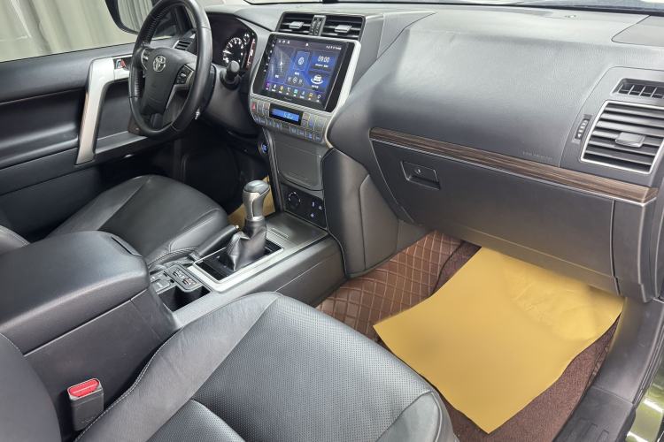 Used Toyota Prado 2018 3.5L Automatic TX-L with Rear-Mounted Spare Tire Interior 2