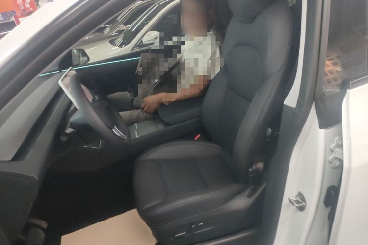 Used Tesla Model Y 2025 Long-Range All-Wheel-Drive Version
