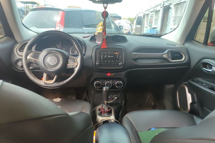 Used Jeep Renegade 2017 180T Automatic Smart Version Center Console