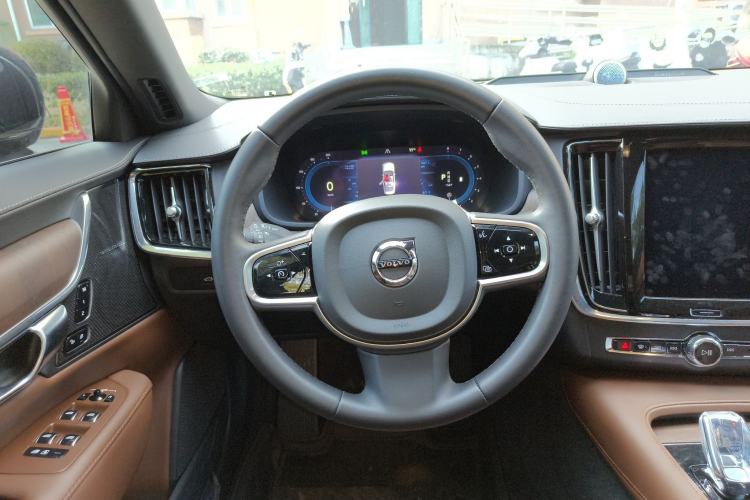 Used Volvo S90 2025 B5 Zhiyuan Luxury Edition

