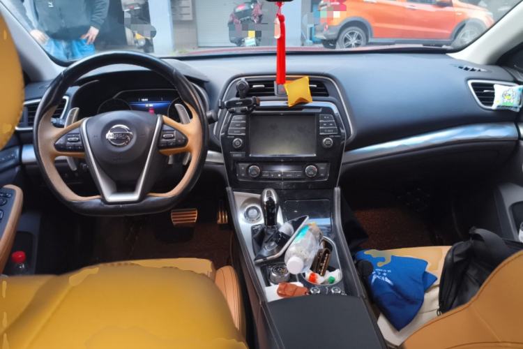 Used Nissan Maxima 2016 2.5L XV Ultimate Edition Center Console